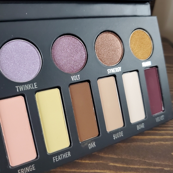 Kat Von D Metal Matte Eyeshadow Palette - Picture 4 of 7